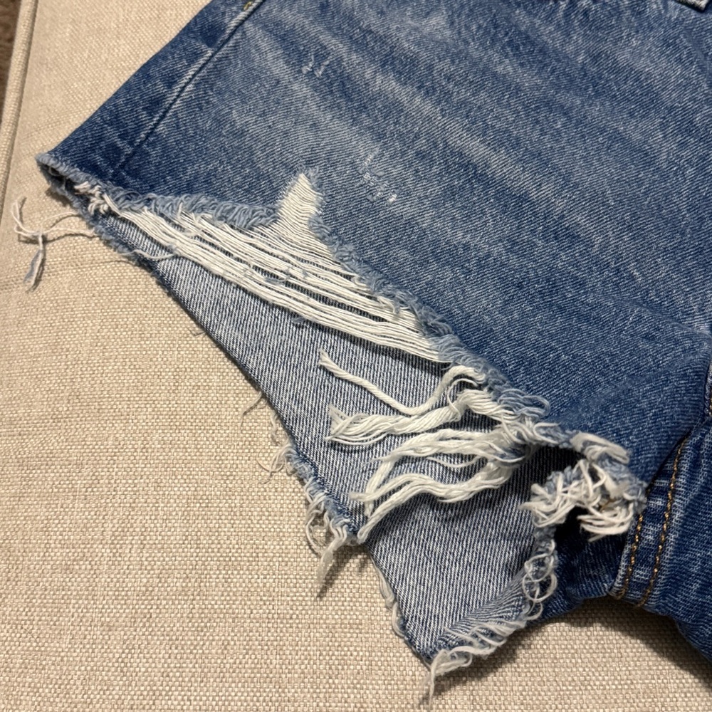 Levi’s 501 ButtonFly Denim Shorts-Sz 26-Distressed Raw Hem-EUC-100% Cotton - Picture 3 of 12